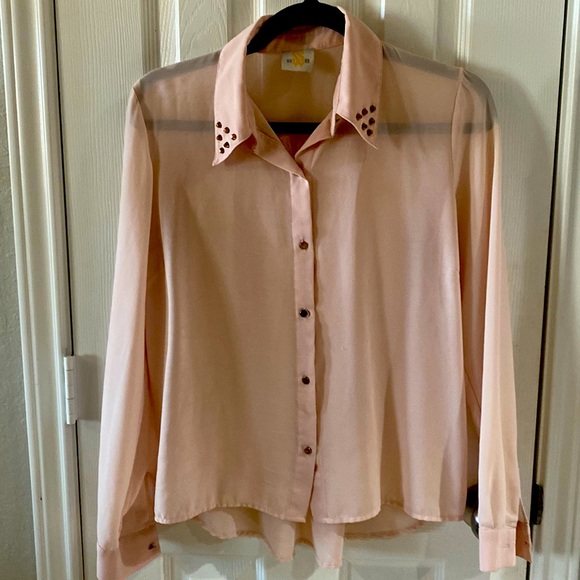Beautiful Sis Sis/ brand sheer light Pink Blouse w/stud detailing on Collar. ND - Picture 2 of 13